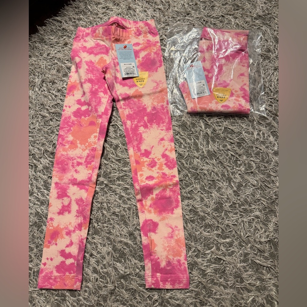 New in bag. Little girl’s Cat & Jack pink tie dye leggings. Size 4/5 slim.